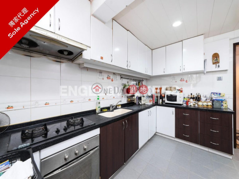 2 Bedroom Flat for Sale in Pok Fu Lam