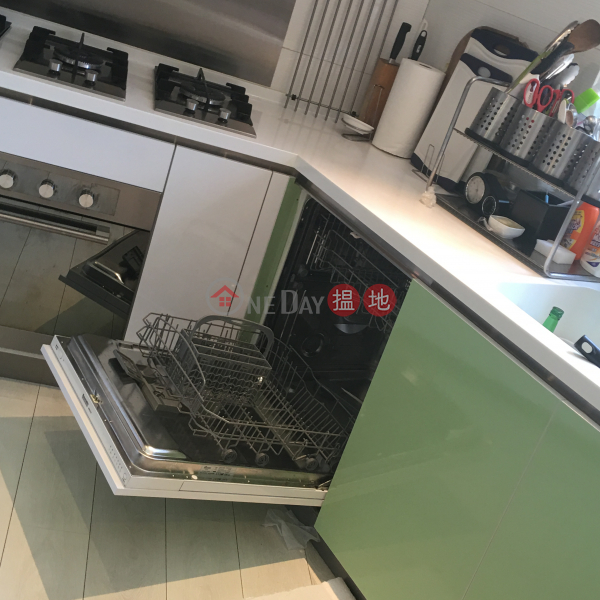 3 Bedroom Family Flat for Rent in Pok Fu Lam