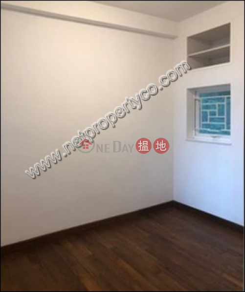 Large 3-bedroom unit for rent in Pokfulam