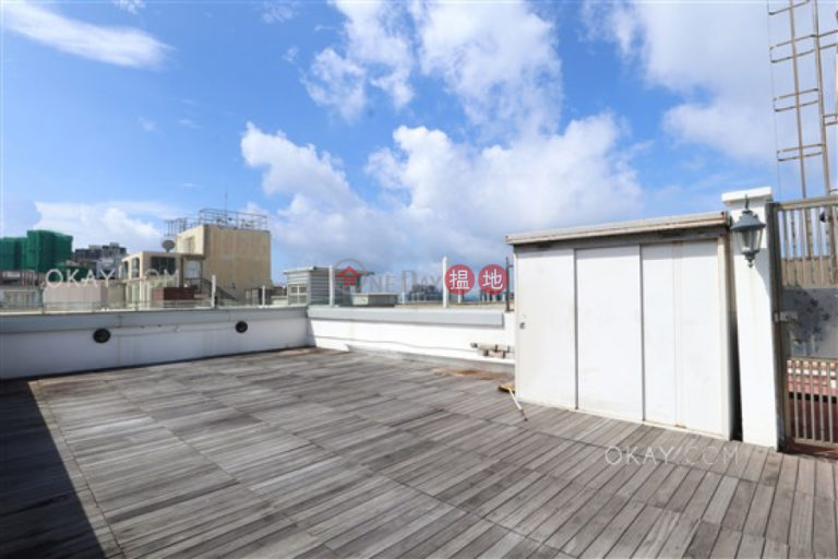 Luxurious penthouse with rooftop & parking | Rental