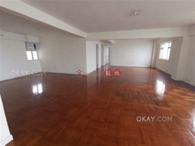 Efficient 3 bedroom with sea views, balcony | Rental