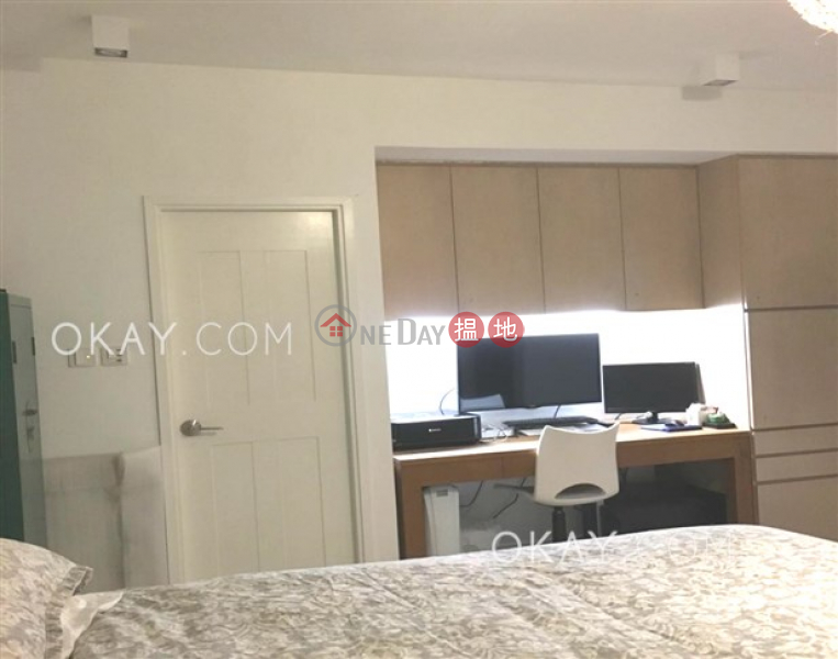 Tasteful 3 bedroom with balcony & parking | For Sale