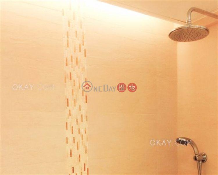 Tasteful 2 bedroom on high floor with rooftop & balcony | For Sale