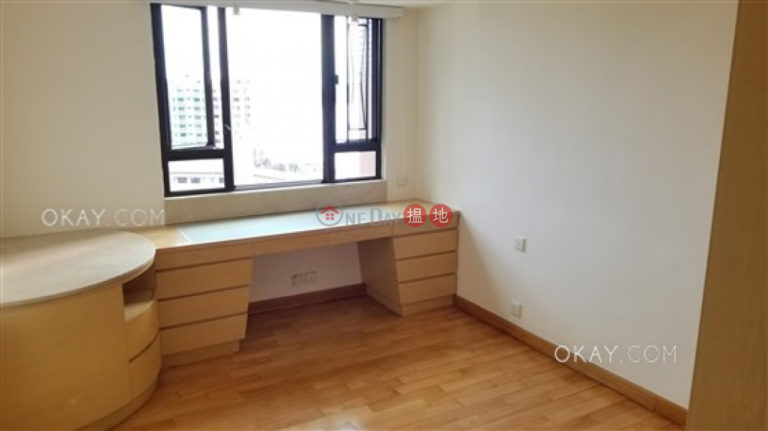 Efficient 3 bedroom with sea views, balcony | Rental