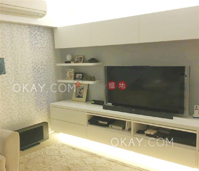 Tasteful 3 bedroom with balcony & parking | For Sale