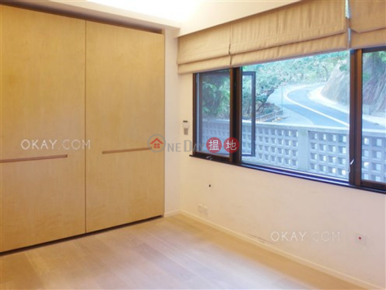 Nicely kept 3 bedroom with parking | For Sale