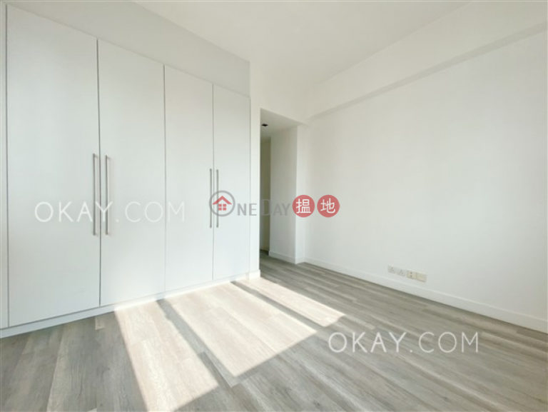 Nicely kept 2 bedroom with parking | Rental