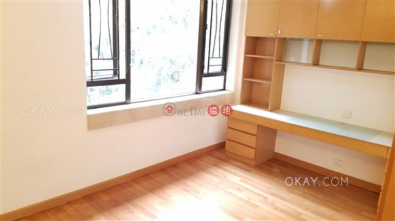 Efficient 3 bedroom with sea views, balcony | Rental