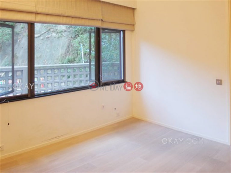 Nicely kept 3 bedroom with parking | For Sale