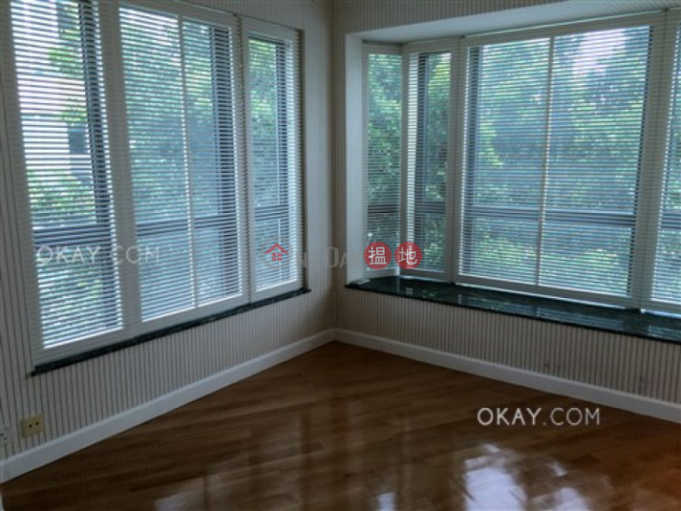 Unique penthouse with sea views & parking | For Sale