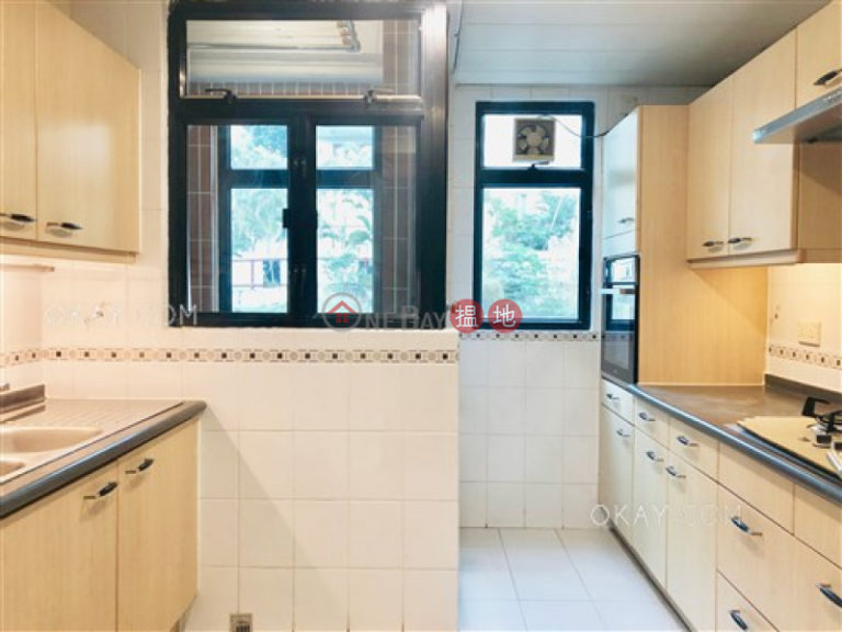 Gorgeous 3 bedroom with parking | Rental