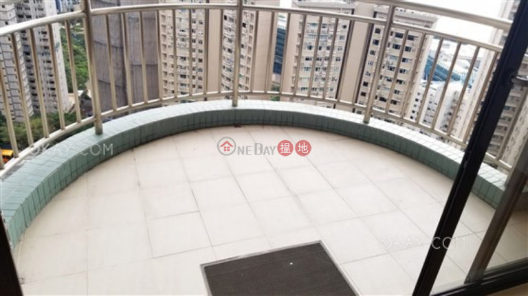 Efficient 3 bedroom with sea views, balcony | Rental