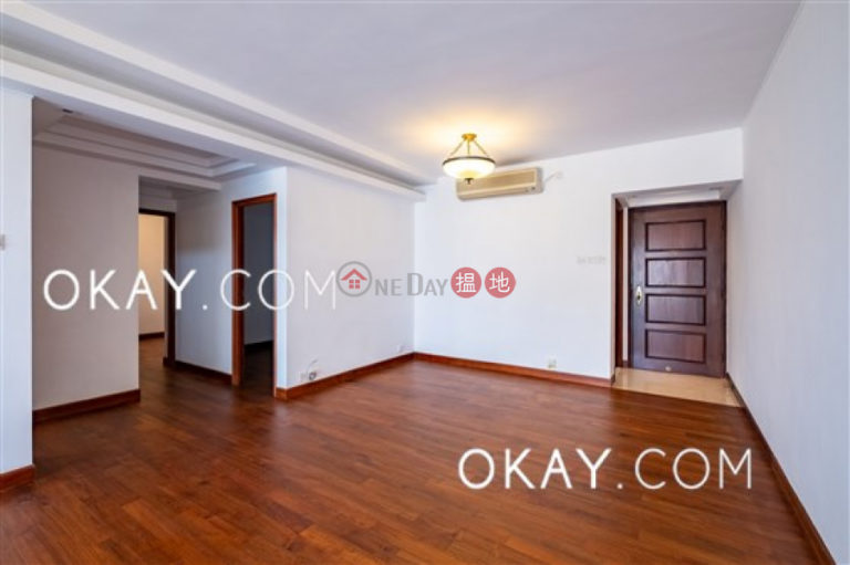 Nicely kept 3 bedroom with balcony & parking | Rental