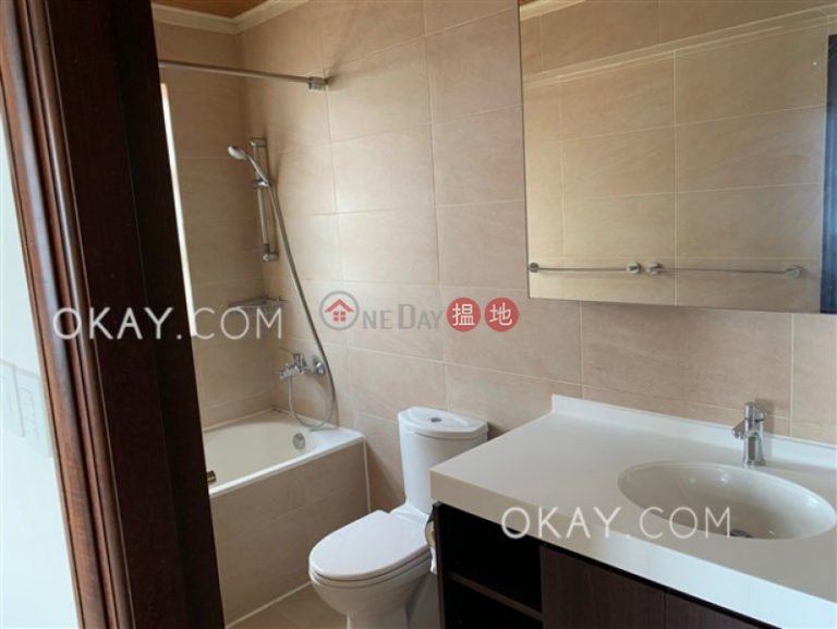 Efficient 3 bed on high floor with sea views & rooftop | Rental