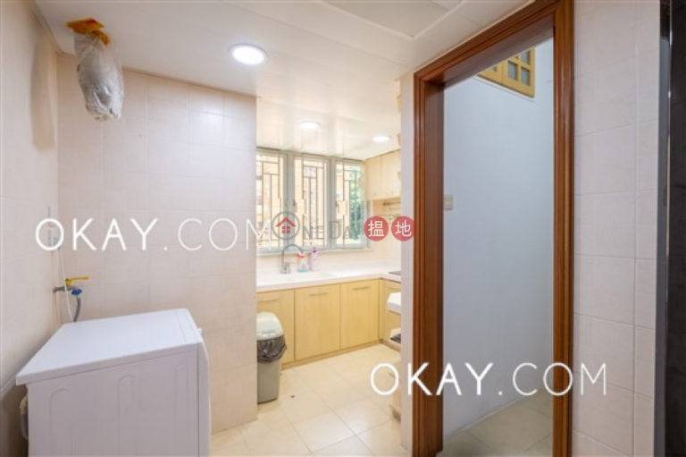 Nicely kept 3 bedroom with balcony & parking | Rental