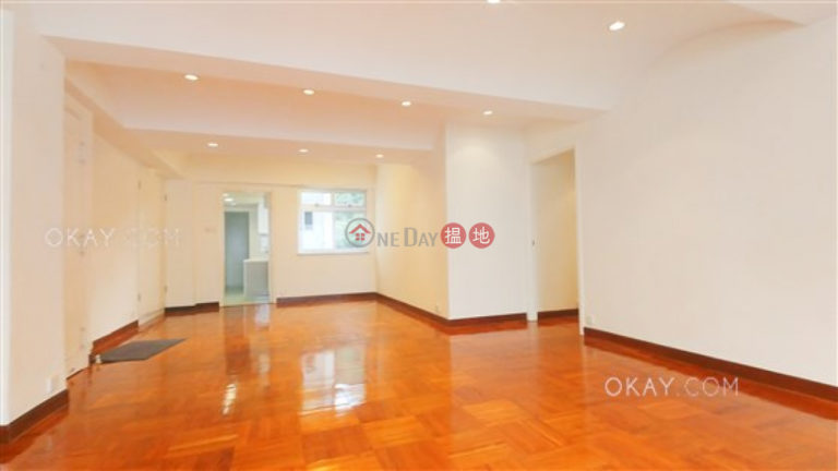 Luxurious 3 bed on high floor with sea views & parking | For Sale
