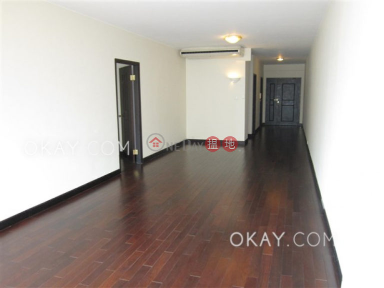 Charming 3 bedroom with parking | Rental