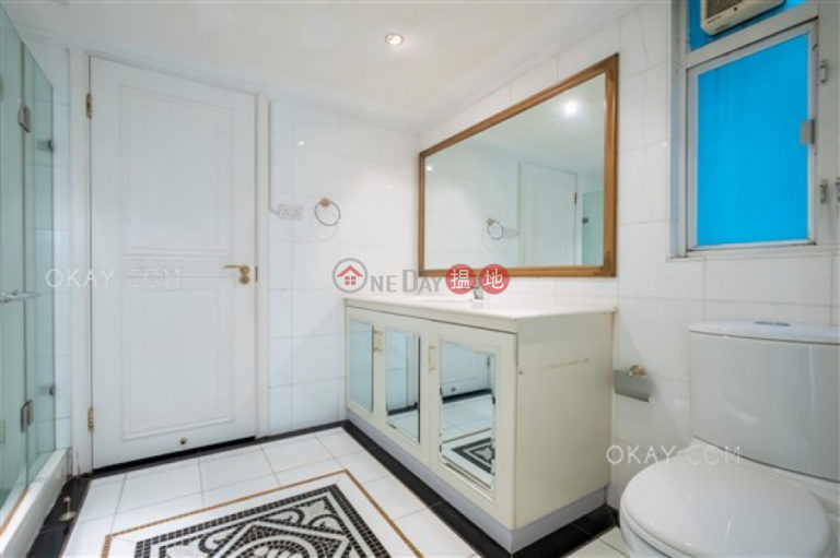 Rare 4 bedroom with parking | Rental