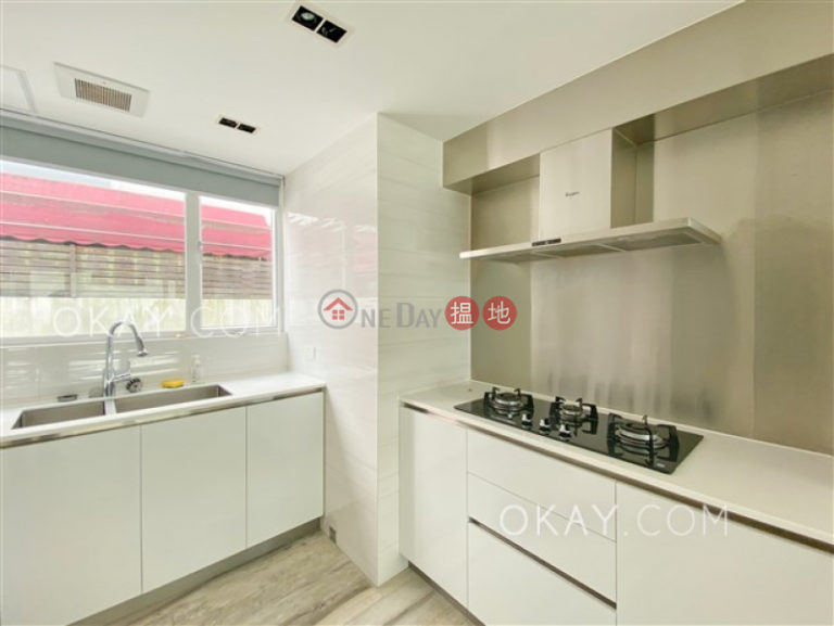 Nicely kept 2 bedroom with parking | Rental