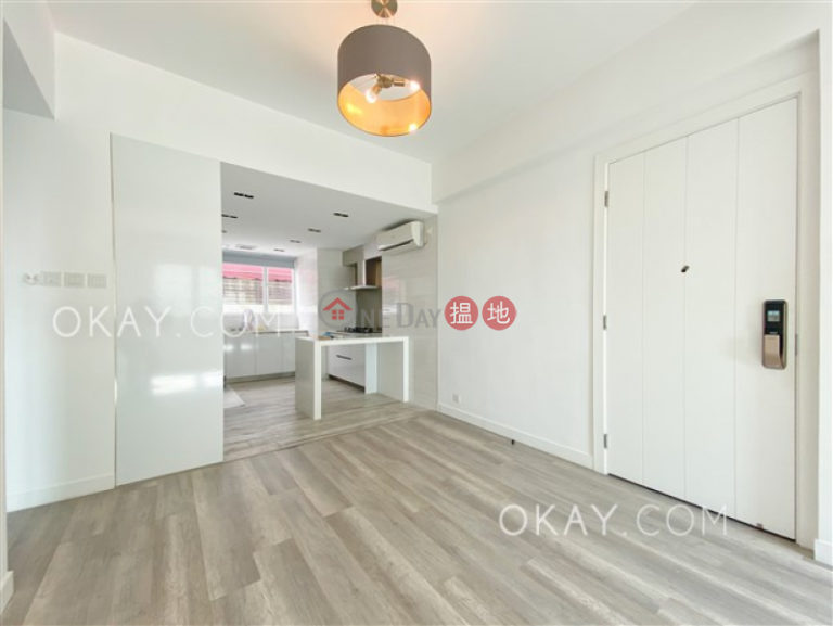 Nicely kept 2 bedroom with parking | Rental