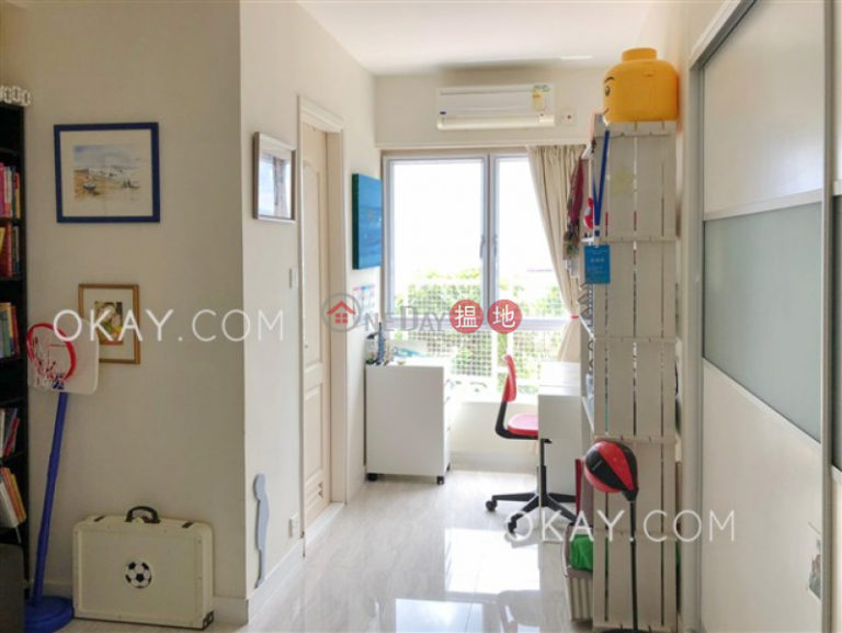 Tasteful 3 bedroom with sea views & parking | Rental