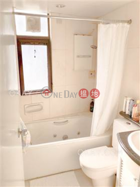 Charming 2 bedroom with balcony & parking | Rental