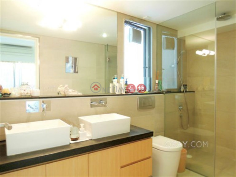 Lovely 2 bedroom with parking | For Sale