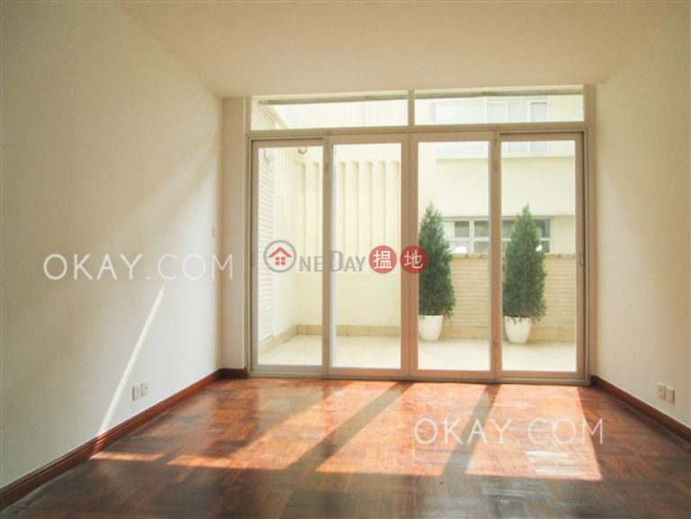 Gorgeous 4 bedroom with sea views, terrace & balcony | Rental