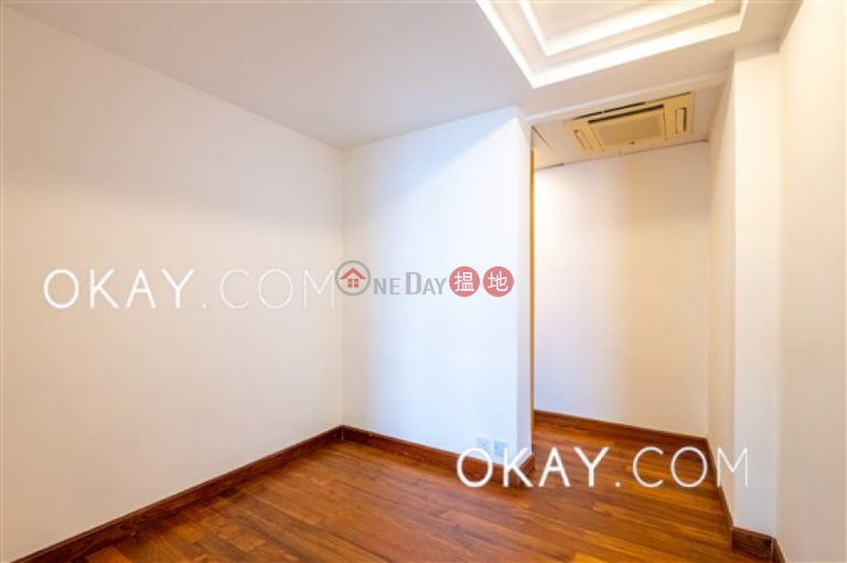 Nicely kept 3 bedroom with balcony & parking | Rental
