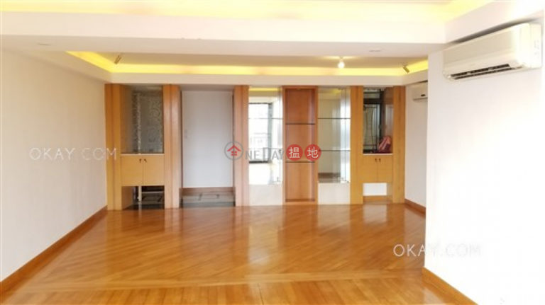 Efficient 3 bedroom with sea views, balcony | Rental