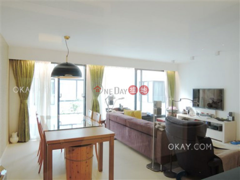 Lovely 2 bedroom with parking | For Sale