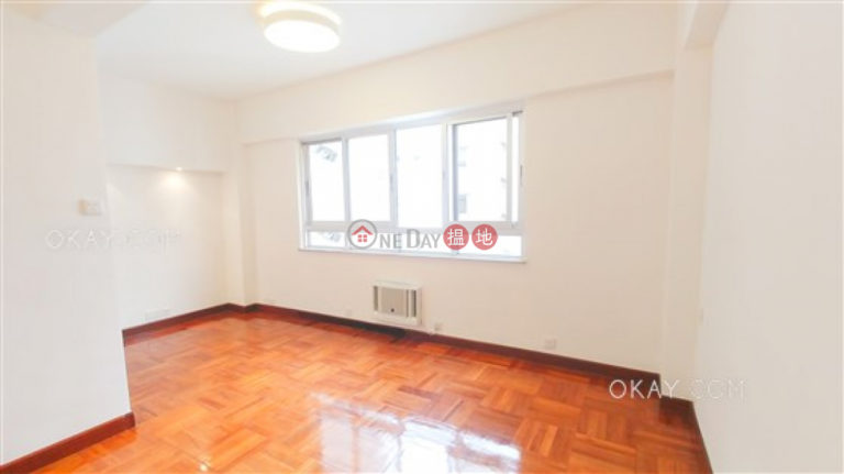Luxurious 3 bed on high floor with sea views & parking | For Sale