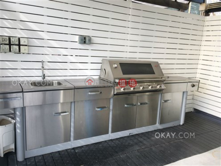 Unique penthouse with sea views & parking | For Sale