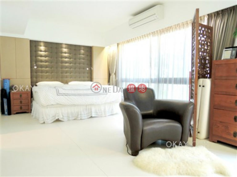Lovely 2 bedroom with parking | For Sale