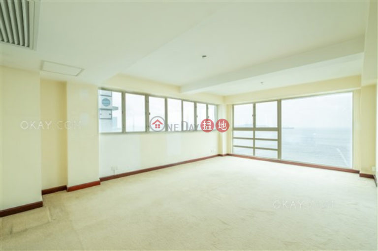 Rare 4 bedroom with parking | Rental