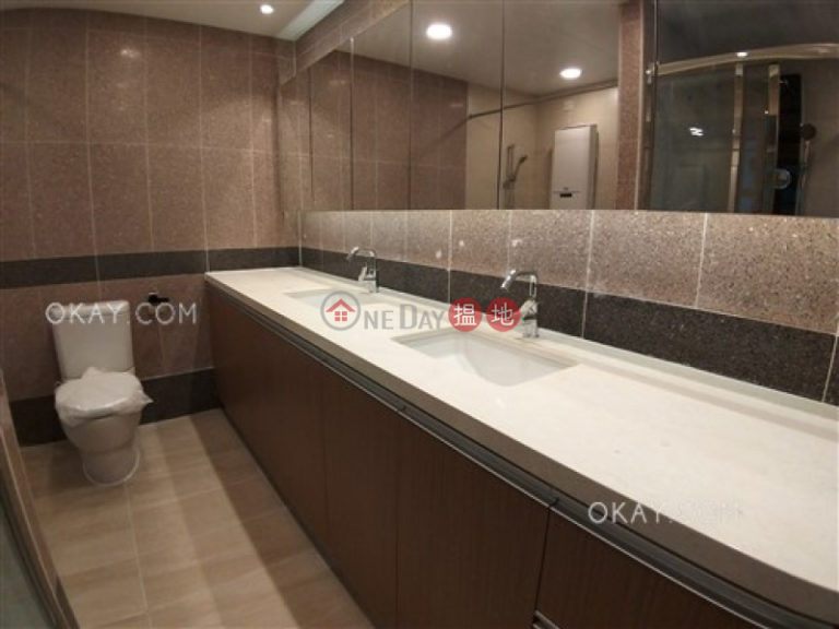 Exquisite 2 bedroom with parking | Rental