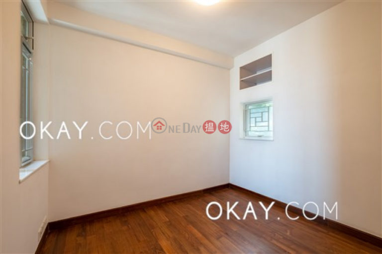 Nicely kept 3 bedroom with balcony & parking | Rental