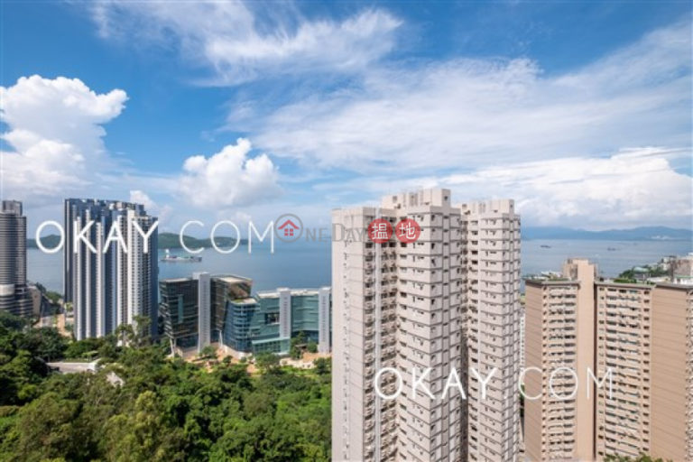 Nicely kept 3 bedroom with balcony & parking | Rental