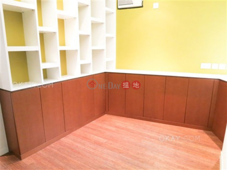 Charming 2 bedroom with balcony & parking | Rental