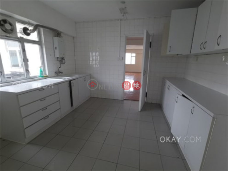 Efficient 3 bedroom with sea views, balcony | Rental