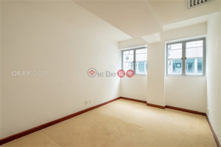 Rare 4 bedroom with parking | Rental