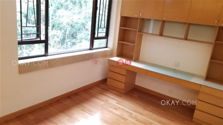 Efficient 3 bedroom with sea views, balcony | Rental