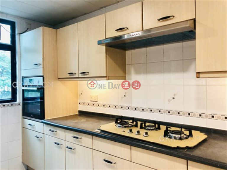 Gorgeous 3 bedroom with parking | Rental