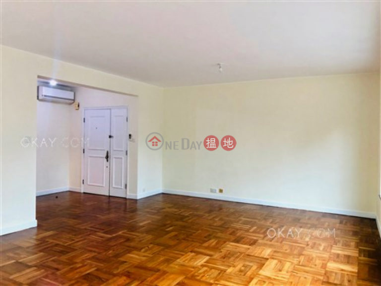 Gorgeous 3 bedroom with parking | Rental