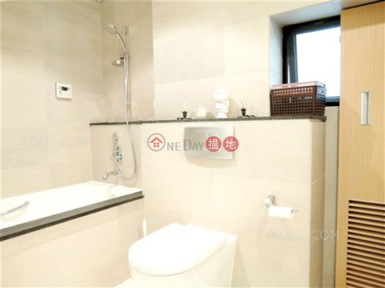 Lovely 2 bedroom with parking | For Sale