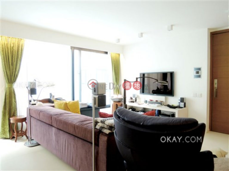 Lovely 2 bedroom with parking | For Sale