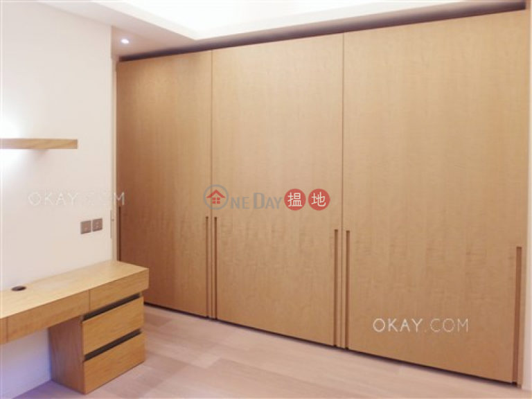 Nicely kept 3 bedroom with parking | For Sale