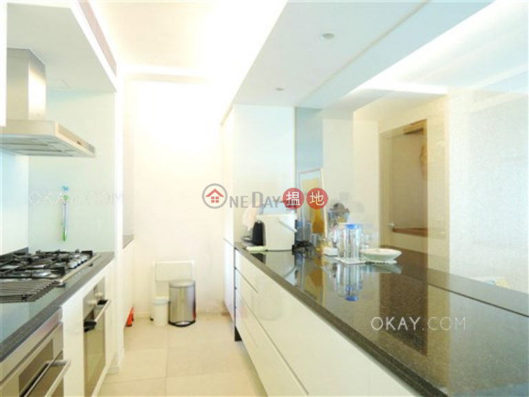 Lovely 2 bedroom with parking | For Sale