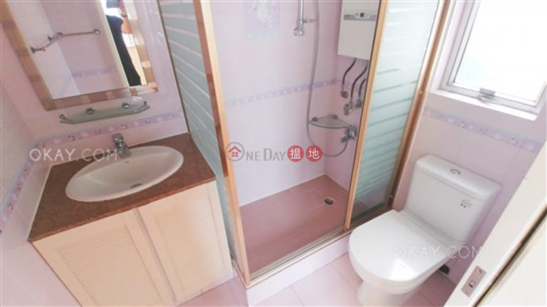 Luxurious 3 bed on high floor with sea views & parking | For Sale