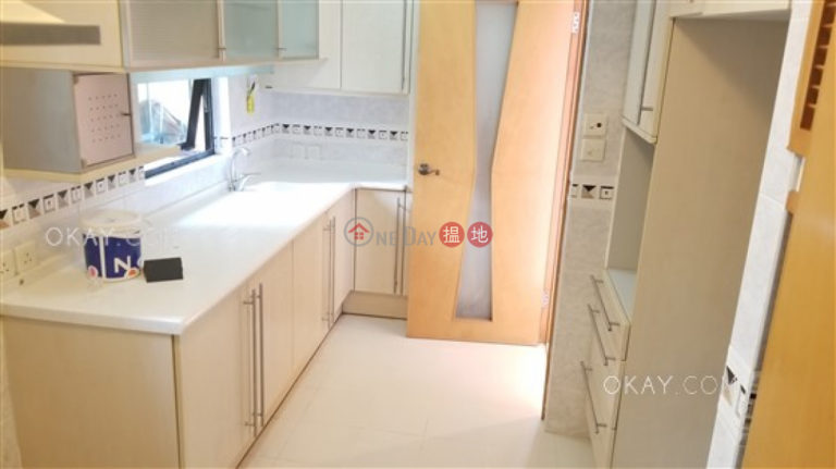 Efficient 3 bedroom with sea views, balcony | Rental